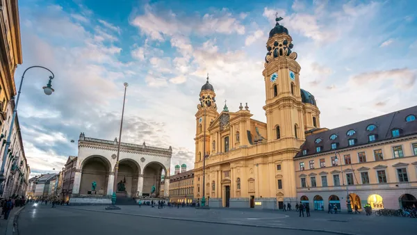 free tour Múnich Teatinos Feldherrnhalle visita guiada gratis Gratuito tour Alemania