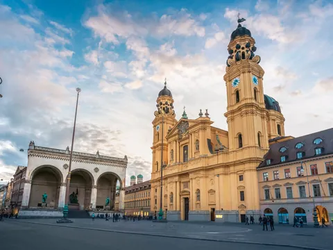 free tour Múnich Teatinos Feldherrnhalle visita guiada gratis Gratuito tour Alemania