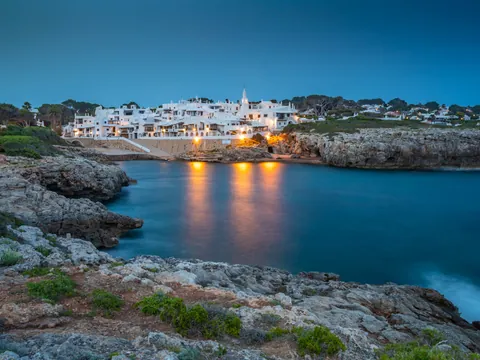 La zona de Binibeca al anochecer, Menorca