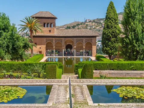 partal-torre-damas-visita-alhambra-audioguia-tarjeta-city-pass-granada.jpg
