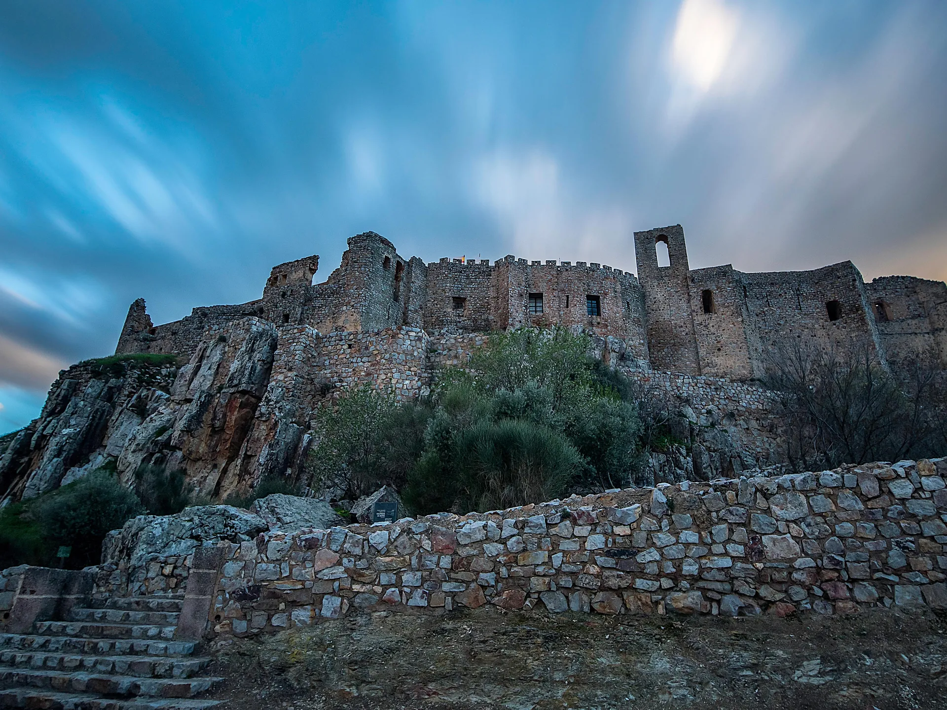 Castillo Calatrava-¿Dónde se rodó la serie “30 monedas”? -Blog-Buendiatours
