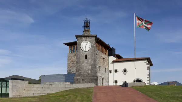 La Torre Madariaga en la Reserva Natural de Urdaibai, Vizcaya
