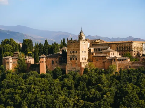 La Alhambra y Palacio de Carlos V en Granada, España