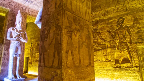 Interior Templos Abu Simbel excursión a Abu Simbel desde Asuan excursiones y Actividades en Egipto