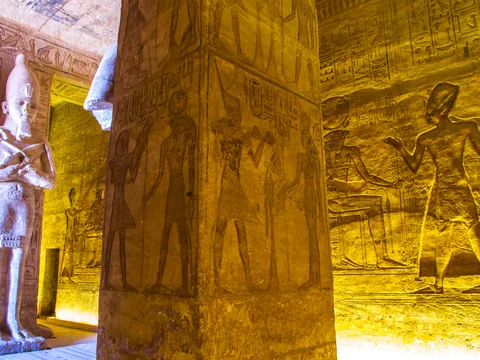 Interior Templos Abu Simbel excursión a Abu Simbel desde Asuan excursiones y Actividades en Egipto