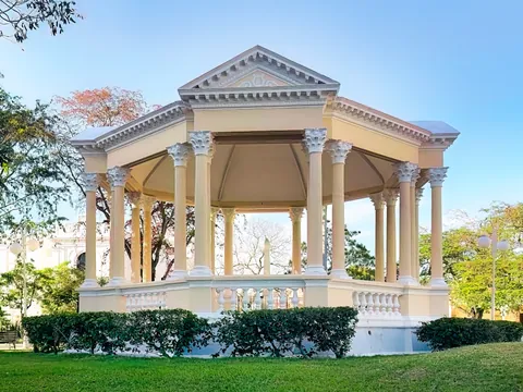 El parque Vidal en la localidad de Santa Clara, Cuba