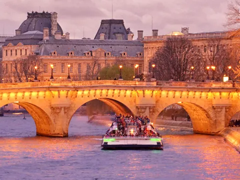 Entrada al Museo del Louvre y paseo en barco por el Sena