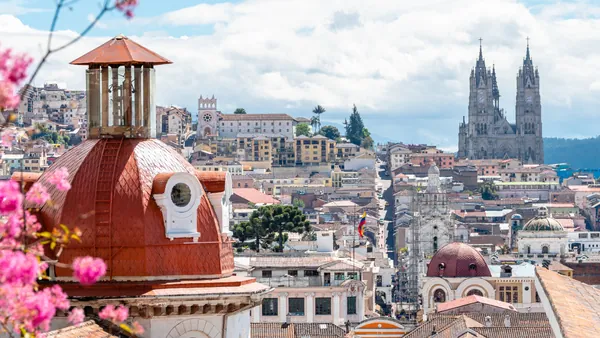 free-walking-tour-quito-basilica-voto-nacional_0.jpg