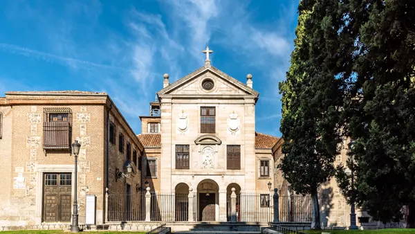El Covento de la Encarnación es uno de los lugares sagrados que visitaremos en este free tour de lnquisición española.