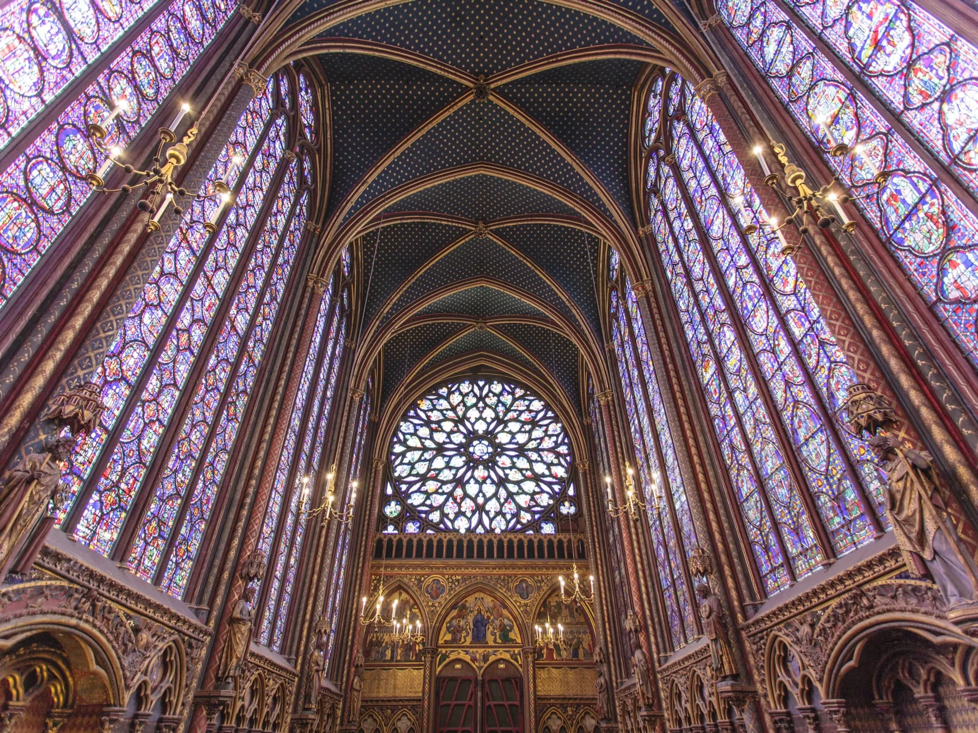 Interior Sainte Chapelle de París