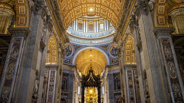 Baldaquino de Bernini en la Basílica de San Pedro, el Vaticano