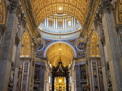 Baldaquino de Bernini en la Basílica de San Pedro, el Vaticano