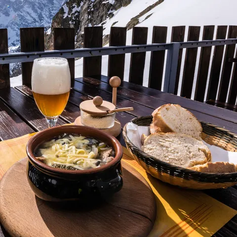 Restaurantes y cafés a pie de pista en Baqueira - Comer en Baqueira Beret - Guía de Viajes Baqueira Beret - Buendía