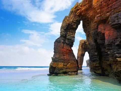 excursión Playa Catedrales desde Lugo visita guiada Ribadeo Galicia