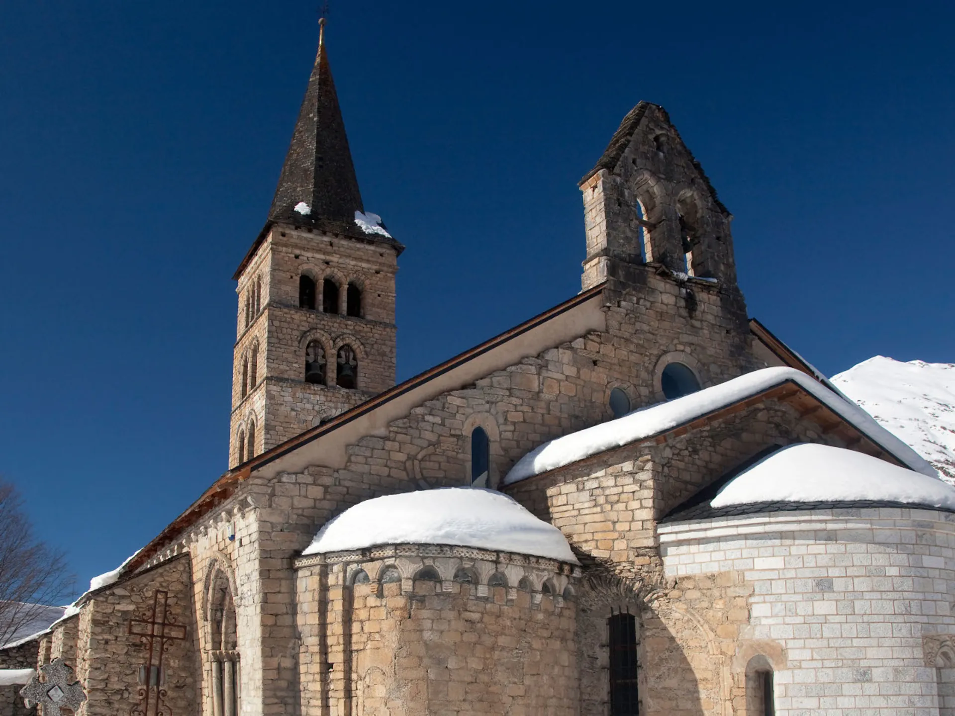 Iglesia de Santa María de Artiés - Iglesia de Santa María de Artiés - Qué ver en Baqueira Beret - Guía de Viajes de Baqueira Beret - Buendía