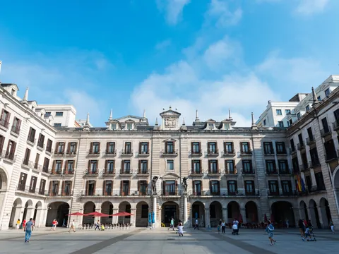 Plaza porticada o también conocida como plaza de Pedro Velarde, Santander, Cantabria, España