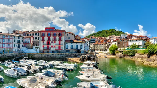 Paseos en barco en Mundaka para descubrir la costa vasca desde el agua