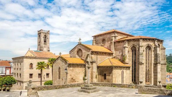 excursión a Coruña Betanzos desde Santiago Compostela visita guiada Iglesia San Francisco Galicia