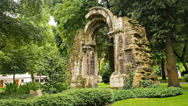 Arco románico de San Isidoro, Parque San Francisco Oviedo