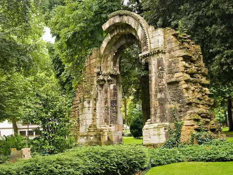 Arco románico de San Isidoro, Parque San Francisco Oviedo