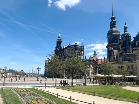 Plaza de la Catedral y Castillo de Dresde Alemania