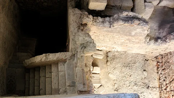 Ruinas del teatro romano de Lisboa en el barrio de Alfama