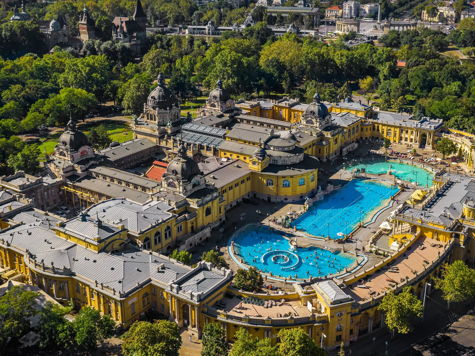 Balneario Széchenyi - Parque de la Ciudad - Qué ver en Budapest - Guía de viaje Budapest - Buendía Tours