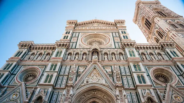 Fachada de la Catedral de Santa María del Fiore y campanario de Giotto en Florencia.