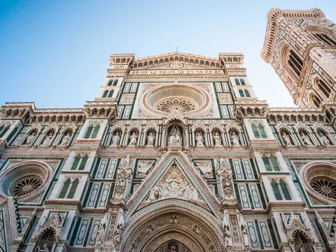 Fachada de la Catedral de Santa María del Fiore y campanario de Giotto en Florencia.