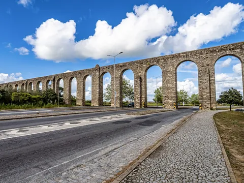 El Acueducto de Agua Prata de Évora, una de las vistas obligatorias de la ciudad.