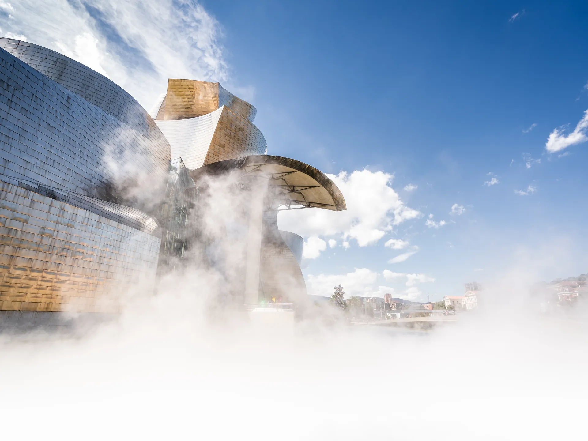 Exterior Museo Guggenheim de Bilbao - Exposiciones en Guggenheim de Bilbao en 2024 - Blog - Buendía Tours