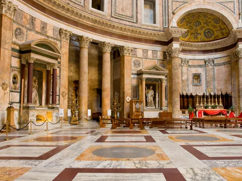 Interior del Panteón de Roma, del que podrás conocer la historia gracias a la audioguía.
