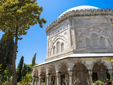 Detalle arquitectónico de la mezquita Süleymaniye en Estambul, Turquía