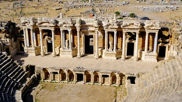 Teatro antiguo de Hierapolis, uno de los principales puntos turísticos de esta zona.