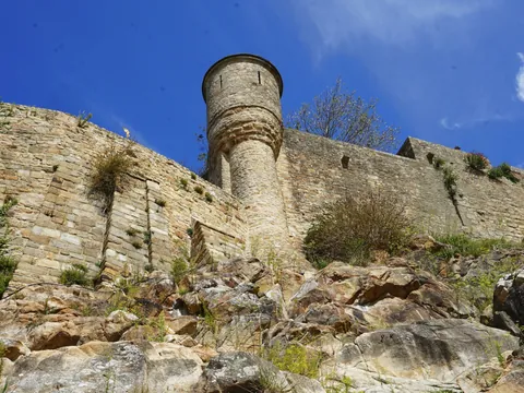 Torres defensivas del castillo de Saint Michel, otro de los principales atractivos turísticos.