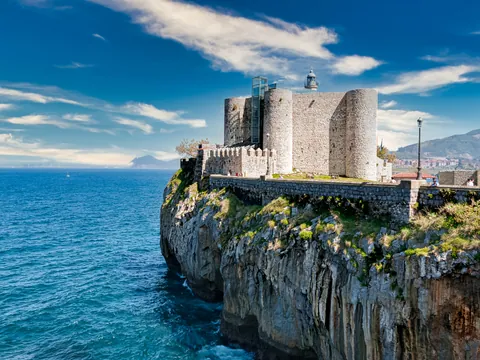 Castillo de Santa Ana en Castro Urdiales, Cantabria