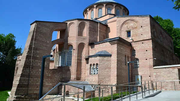 La iglesia de San Salvador de Chora destaca por sus mosaicos y frescos bizantinos que narran siglos de historia.