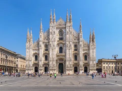 Además, en el tour por Milán verás su imponente catedral, el Duomo.