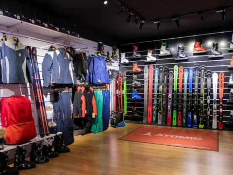 alquiler Material Express Vielha Baqueira Beret esquís Snowboard Ski Rental Lleida