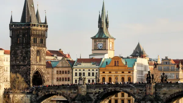 Qué hacer en Praga, entre historia medieval, barrios con encanto y escapadas con mucha fuerza