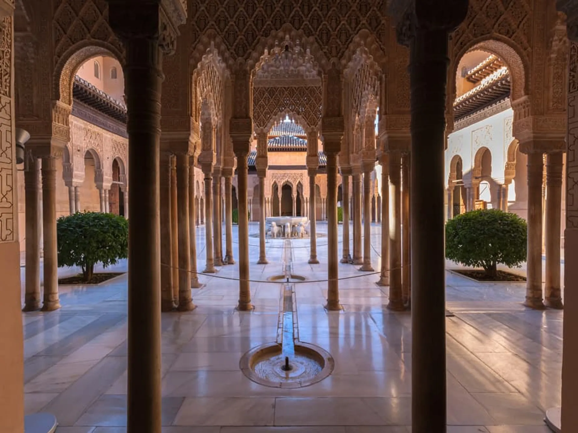 Interior de la Alhambra-que hacer un fin de semana-Guías de viaje Buendía Tours