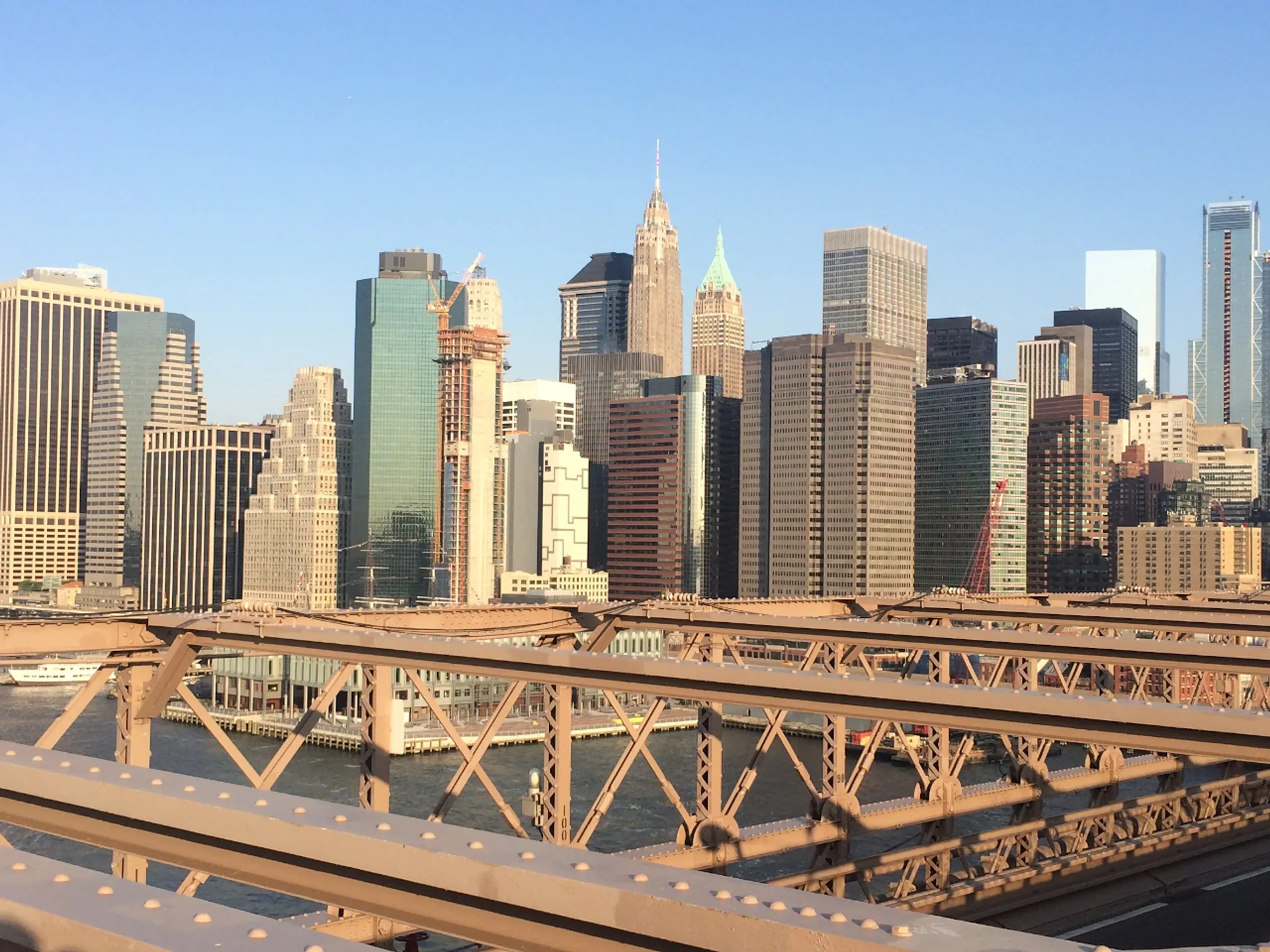 Vista del skyline de Nueva York desde el Puente de Manhattan - Puente de Manhattan - Qué ver en Nueva York - Guía de Viajes Nueva York - Buendía Tours