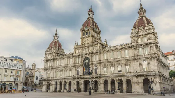 excursión a Coruña Betanzos desde Santiago Compostela visita guiada Ayuntamiento Oalacio Municipal Plaza Maria Pita Galicia