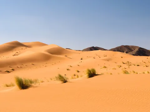 Dunas de arena en el desierto de Ouzina, Sáhara marroquí