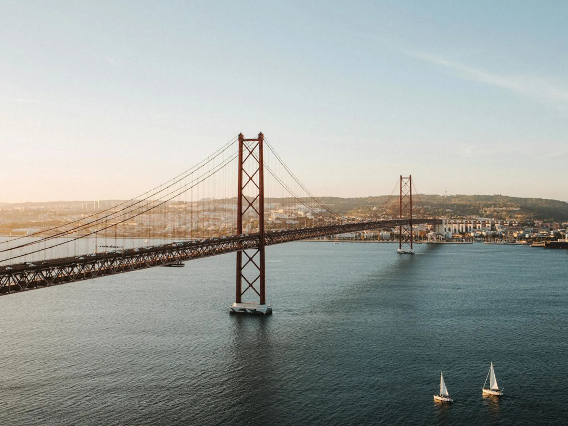 El puente 25 de abril, una de las 10 cosas que ver en Lisboa.