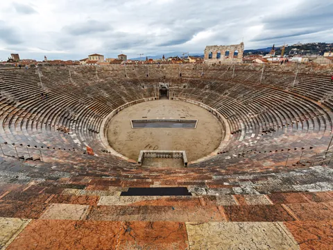 Interior del Arena de Verona, al que accederás sin tener que esperar colas.