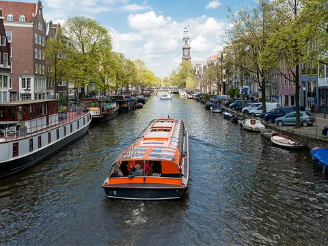 amsterdam-actividad-paseo-barco-rojo.jpg