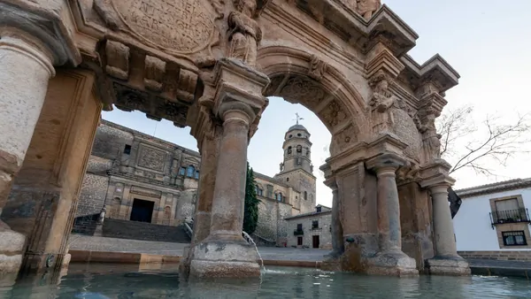 visita guiada Baeza privado Catedral Fuente Santa Maria tour Jaen