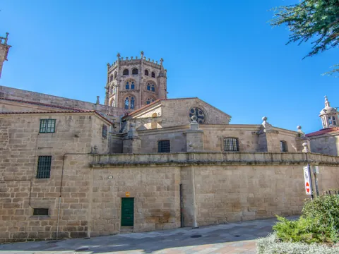 excursión Ribiera Sacra desde Santiago Compostela visita guiada Transporta cañónes Rio Sil paseo en barco Ourense Galicia