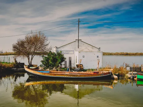 Barca tradicional de navegación de la Albufera, Valencia